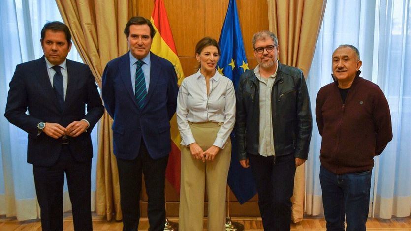 Sindicatos, patronal y Gobierno, en una reunión