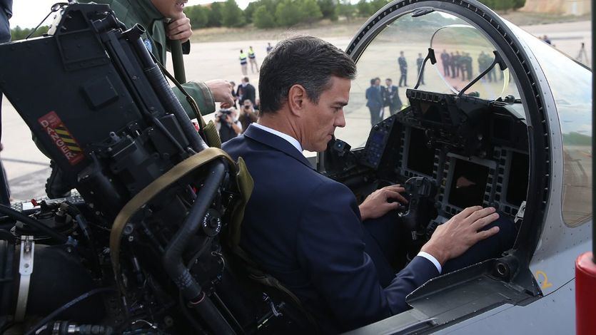 Sánchez, en un avión militar