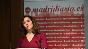 Ayuso tilda de "liberticida" la prohibición de los vuelos cortos acordada por PSOE y Sumar