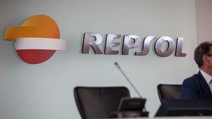 Repsol amenaza con recortar inversiones en España si se mantiene el impuesto a las energéticas