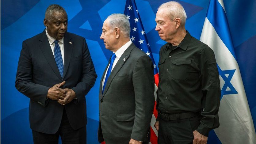 El secretario de Defensa de EEUU, Lloyd J Austin con Benjamín Netanyahu y Yoav Galant, ministro de Defensa Israelí