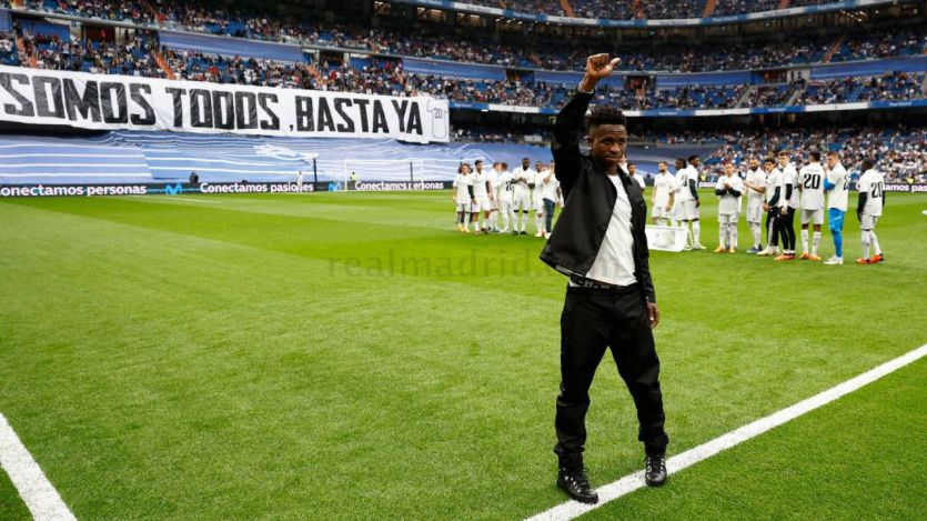 Vinicius, homenajeado en el Bernabéu