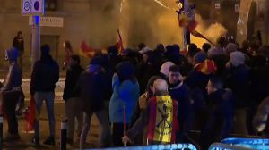 Séptima noche de protestas en Ferraz con miles de personas en contra el pacto con Junts