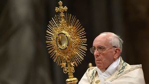 El papa Francisco integra a trans y homosexuales, además de sus hijos de vientre de alquiler, en los sacramentos