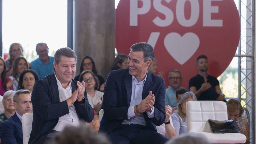 Pedro Sánchez, en un acto de campaña con Emiliano García-Page