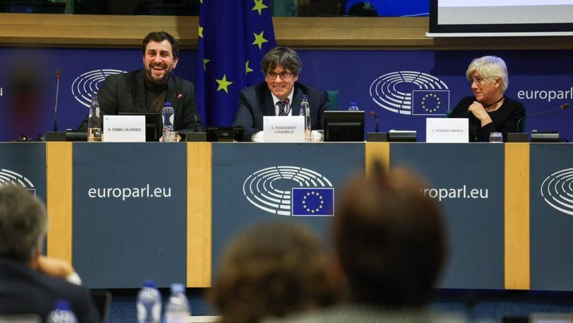 Puigdemont, con Clara Ponsatí y Toni Comín