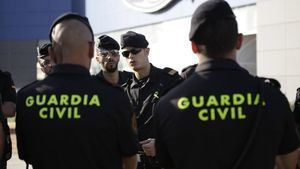 Los guardias civiles que iban a "derramar sangre en defensa de España" por la amnistía, suspendidos