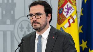 Garzón se despide de la dirección de IU, del ministerio de Consumo y deja la política