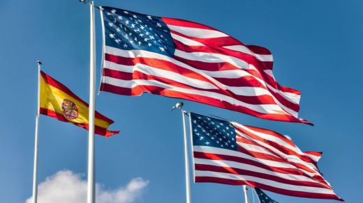 Banderas de EEUU y España