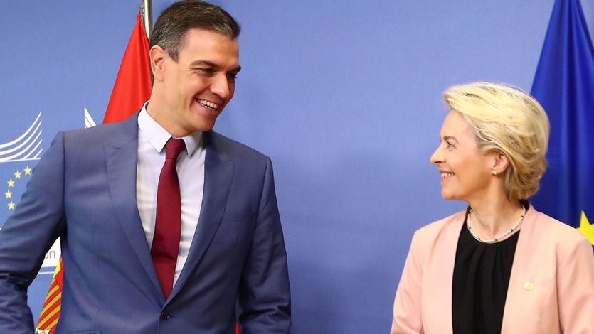 Pedro Sánchez, y la presidenta de la Comisión Europea, Ursula von der Leyen