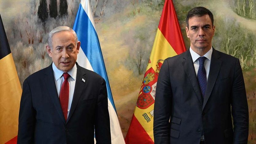 Pedro Sánchez, durante su encuentro, junto al primer ministro belga, Alexander de Croo, con el primer ministro del Estado de Israel, Benjamin Netanyahu