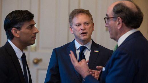 Ignacio Galán, presidente de Iberdrola, Rishi Sunak, primer ministro británico, y Grant Shapps, secretario de Estado de Defensa del Reino Unido