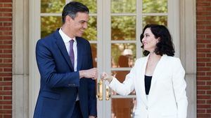 Nuevo choque Ayuso-Sánchez: dejarán de invitarse tras el plante a Madrid en la inauguración del AVE a Asturias
