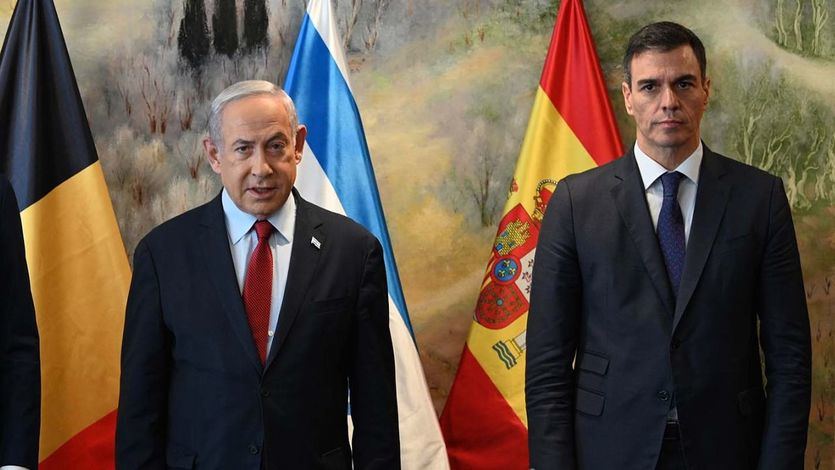 Pedro Sánchez, durante su encuentro, junto al primer ministro belga, Alexander de Croo, con el primer ministro del Estado de Israel, Benjamin Netanyahu