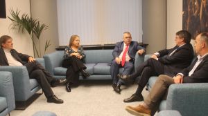 Francisco Galindo, el diplomático salvadoreño elegido como mediador en el diálogo entre Junts y PSOE