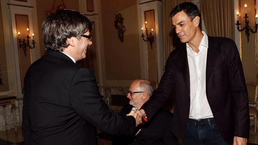 Sánchez con Puigdemont, en 2017