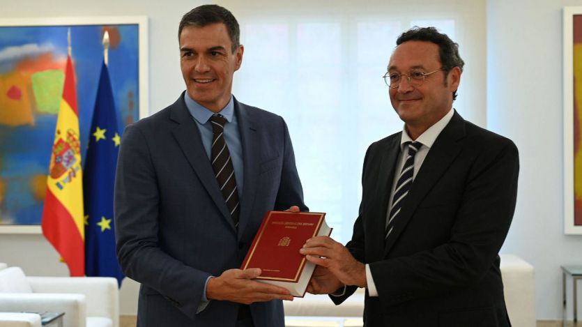 El fiscal general del Estado, Álvaro García Ortiz, con Pedro Sánchez