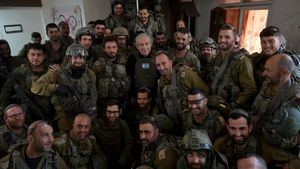 Netanyahu visita la Franja de Gaza y admite que están todavía lejos de ganar la guerra a Hamás
