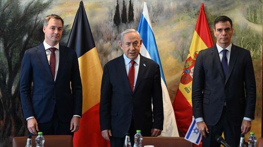 Pedro Sánchez, durante su encuentro, junto al primer ministro belga, Alexander de Croo, con el primer ministro del Estado de Israel, Benjamin Netanyahu