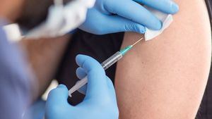 La vacunación contra la gripe y la covid no alcanza los objetivos y pasa factura en Atención Primaria