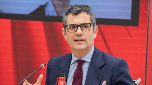 Bolaños puntualiza y habla de "delegar" y no "transferir" competencias de inmigración a Cataluña