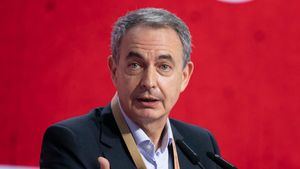 Zapatero no habla de "conspiración" sino de "azar" por las acciones del juez García Castellón contra Puigdemont