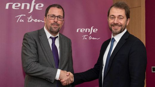 El presidente de Renfe, Raül Blanco, y el director de Operaciones del BEI para España y Portugal, Gilles Badot