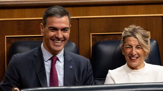 Pedro Sánchez, con Yolanda Díaz en el Congreso