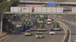 La 'tractorada' tomó las calles de Barcelona y se amenaza con llegar a Ferraz el sábado