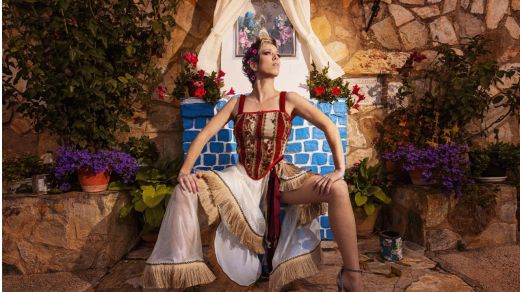 Karmento nos lleva de viaje emocional a la mejor música de raíz con su álbum 'La Serrana' (un vídeo con entrevista y otro con canción)