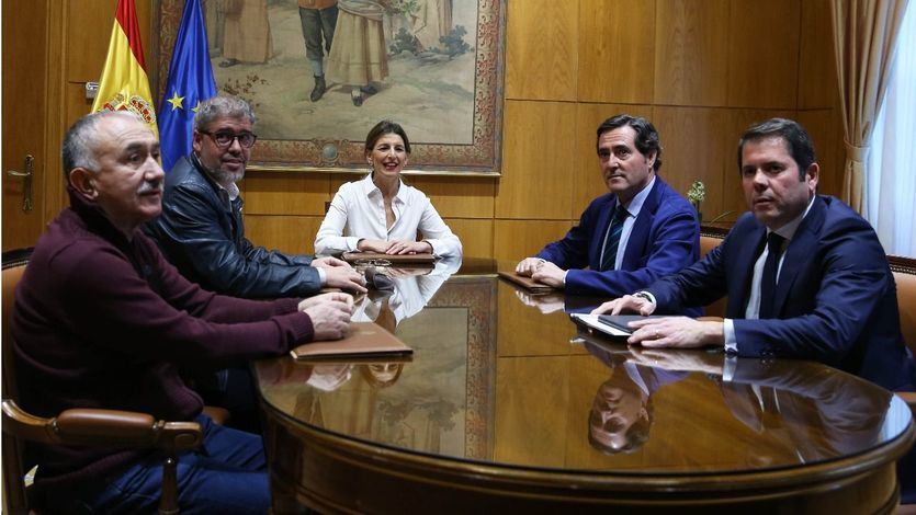 Sindicatos, patronal y Gobierno, en una reunión