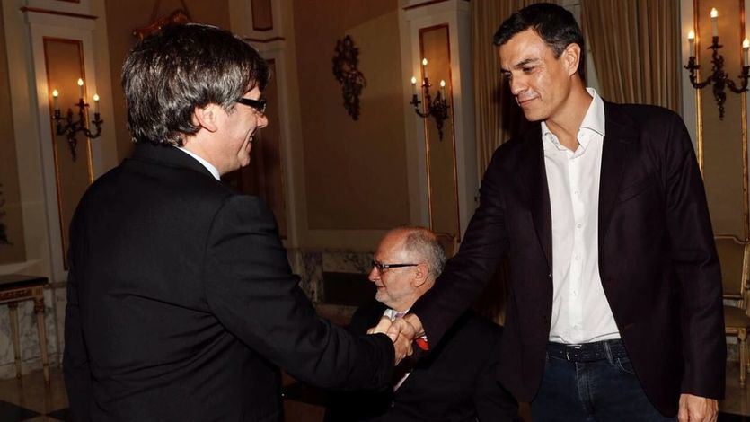 Sánchez con Puigdemont, en 2017