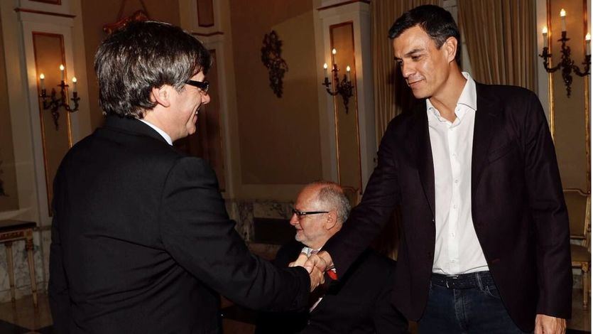 Sánchez con Puigdemont, en 2017