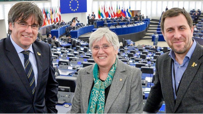 Puigdemont, con Clara Ponsatí y Toni Comín