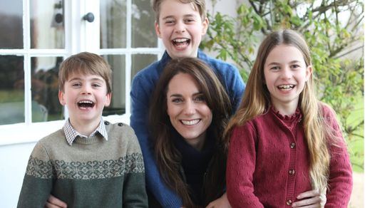 Kate Middleton junto a sus 3 hijos, imagen presuntamente manipulada 