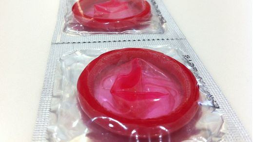 Sanidad propone regalar condones a los jóvenes para reducir el contagio de enfermedades de transmisión sexual