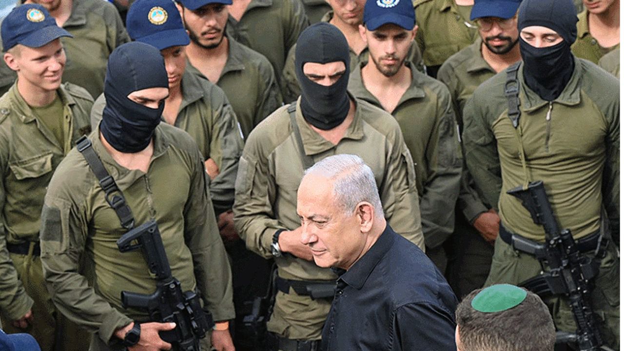 Benjamin Netanyahu, con miembros del Ejército israelí