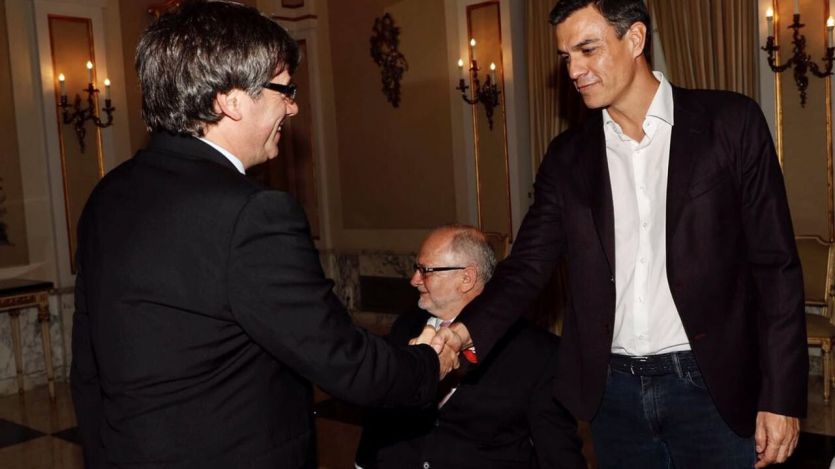 Sánchez con Puigdemont, en 2017