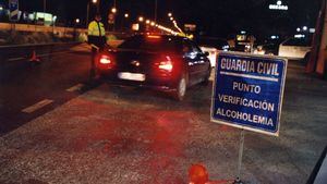 Un camión se salta un control en Sevilla y mata a 6 personas en la colisión