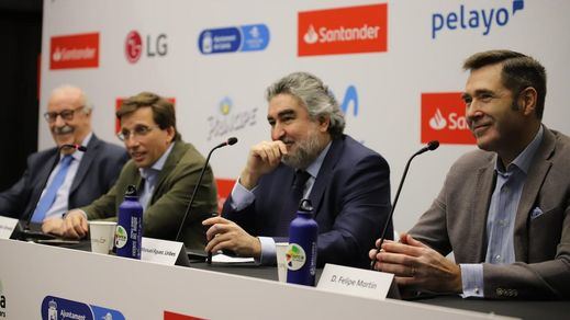 Vicente del Bosque, ex entrenador de la selección, José Luis Martínez Almeida, alcalde de Madrid y José Manuel Rodríguez Uribes, presidente del CSD
