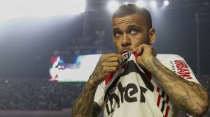 Dani Alves consigue el millón de euros de fianza para salir de prisión