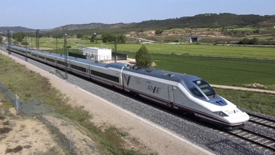 Renfe alcanza medio millón de billetes vendidos para viajar en sus trenes AVE de Francia