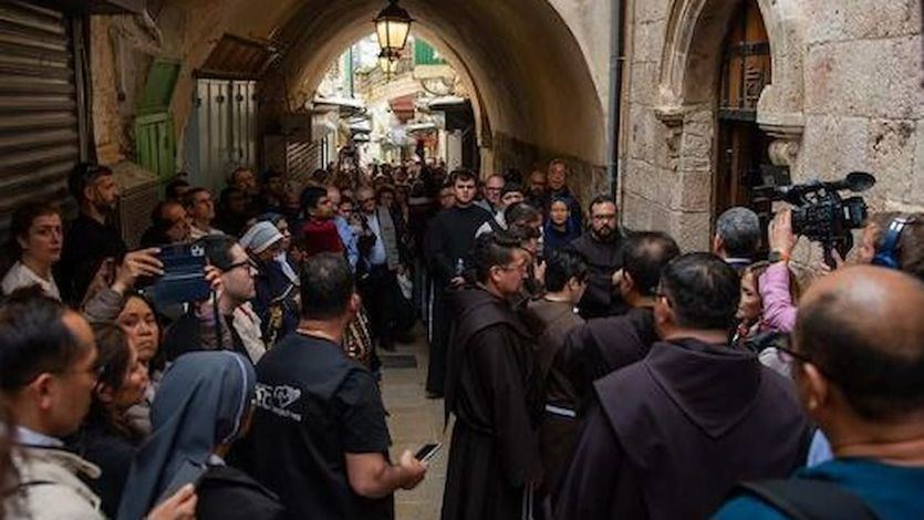 Procesión del Via Crucis en Jerusalén