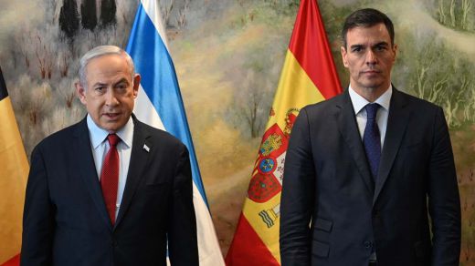 Pedro Sánchez, durante su encuentro, junto al primer ministro belga, Alexander de Croo, con el primer ministro del Estado de Israel, Benjamin Netanyahu