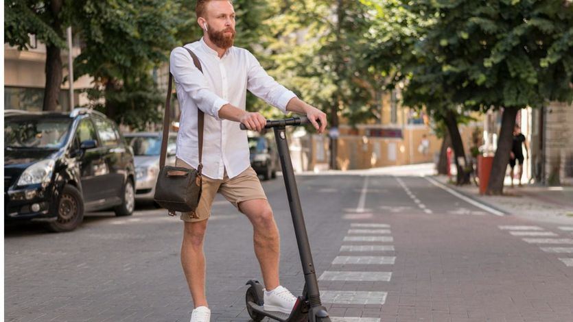 Conductor de un patinete eléctrico