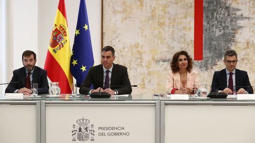 Pedro Sánchez, preside el pleno extraordinario del Observatorio Estatal de Violencia sobre la Mujer, en el Complejo de la Moncloa