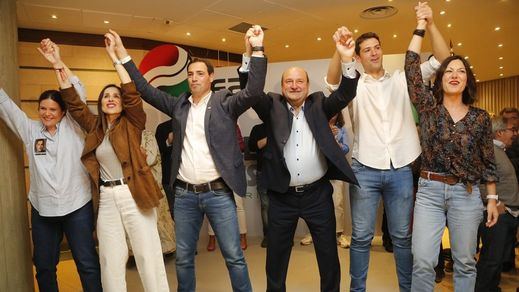 El PNV celebra la victoria con Imanol Pradales