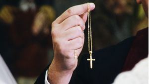 El Estado indemnizará y "reparará" a las víctimas de los abusos sexuales de la Iglesia