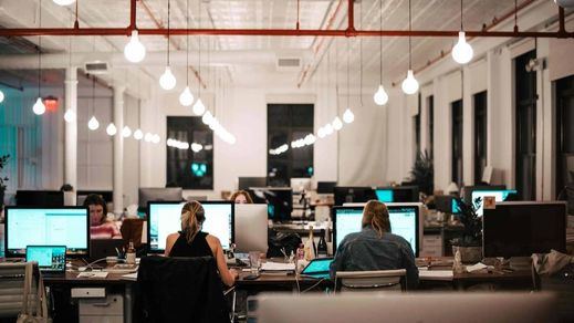 Trabajadores en la oficina