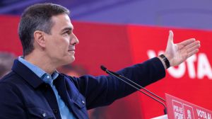 Sánchez escribe una carta a la militancia del PSOE reclamando "política limpia" y "democracia"